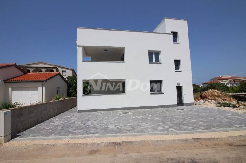 Newly built three-room apartments 150 meters from the sea. - 1