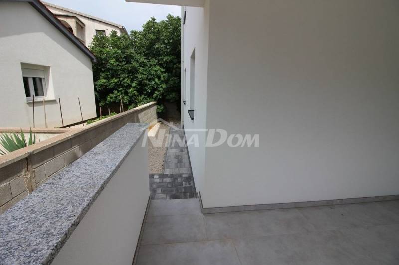 Newly built three-room apartments 150 meters from the sea. - 7