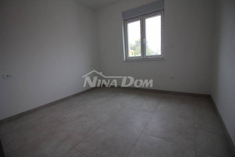 Newly built three-room apartments 150 meters from the sea. - 10