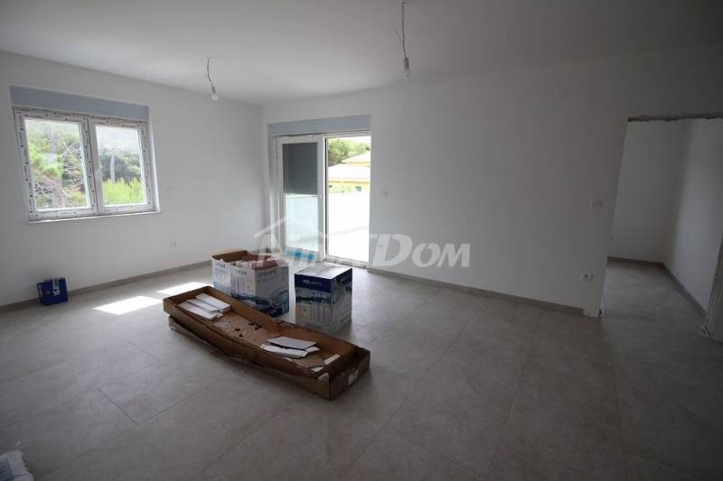 Newly built three-room apartments 150 meters from the sea. - 12