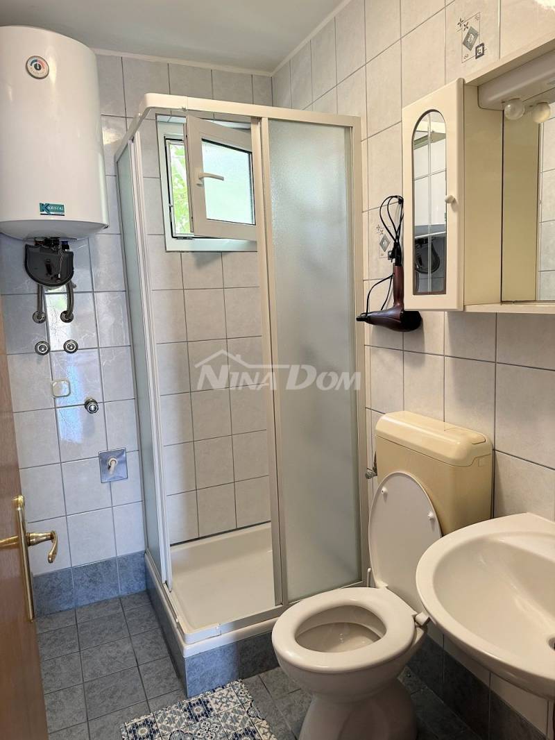 Apartman u prizemlju, uređenom okućnicom - 10