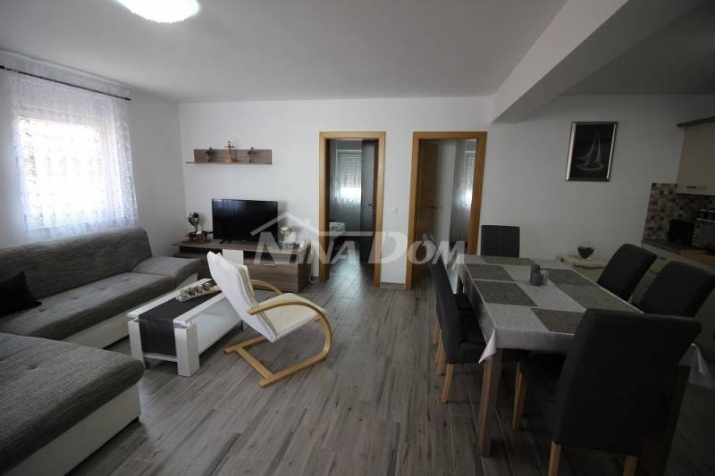 Apartman na prvom katu s pripadajućom okućnicom. - 5