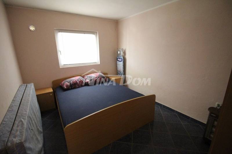 Apartman prizemlje s velikom terasom - 11