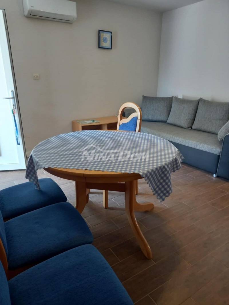 Apartman u prizemlju, 200 metara od mora i plaže. - 2