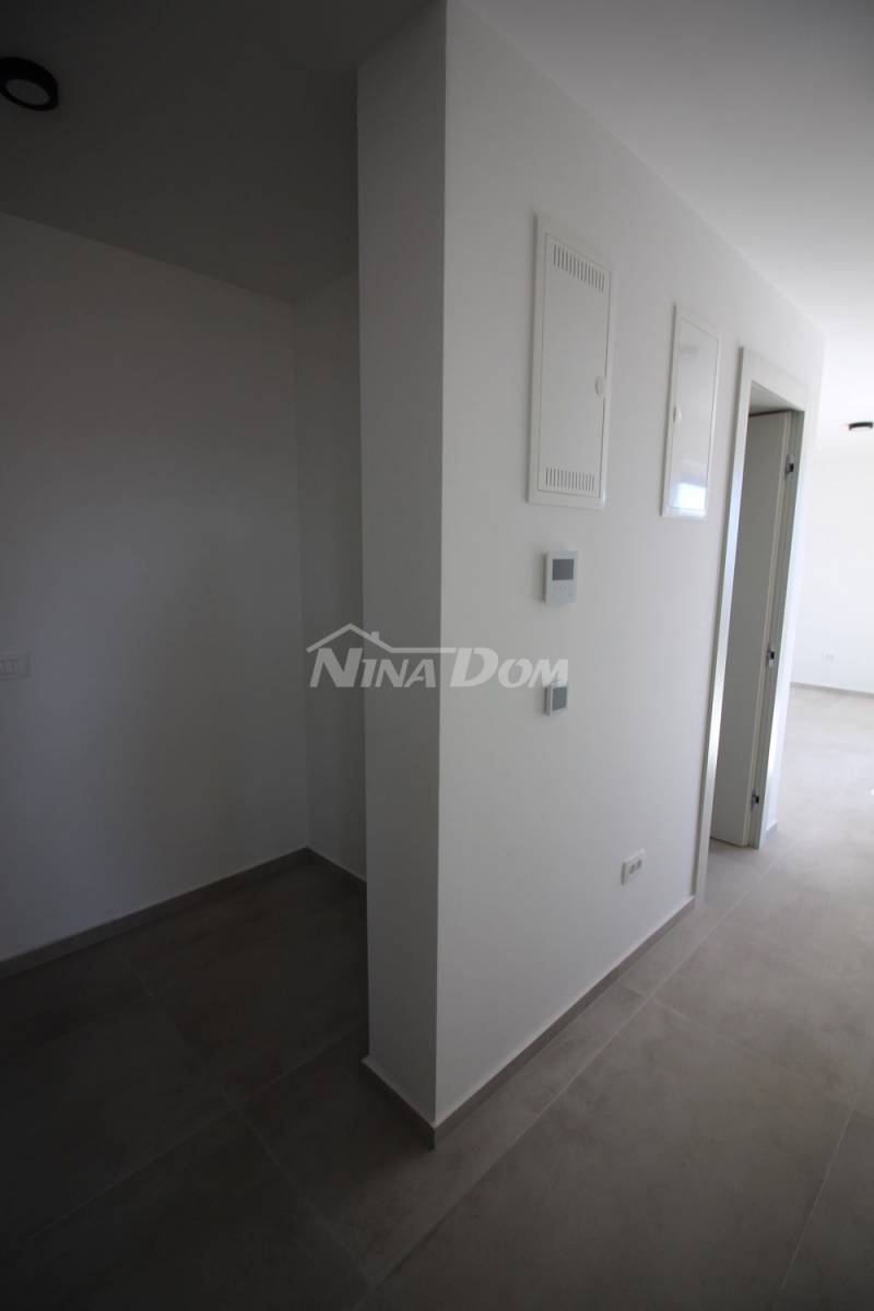 Novogradnja, lijepo uređeni apartmani južna strana - 9