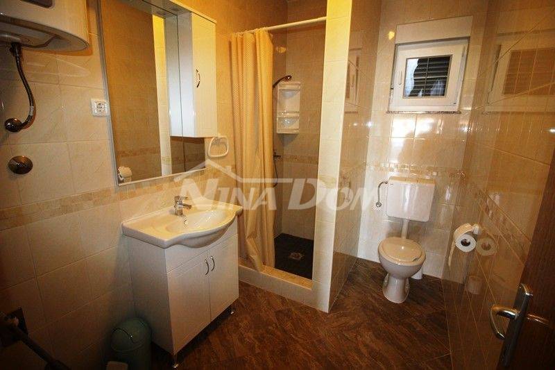 Apartman u prizemlju s garažom 180 met.do mora. - 4