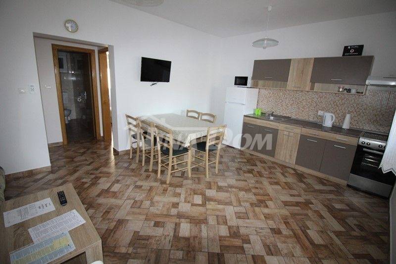 Apartman u prizemlju s garažom 180 met.do mora. - 6