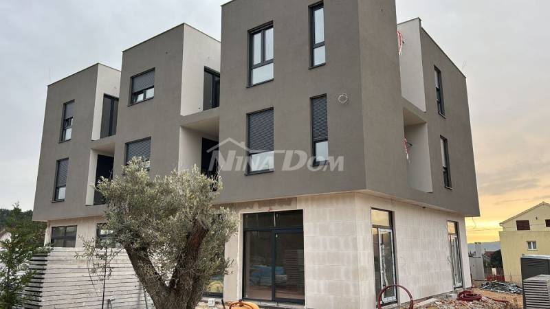 Dvojizbový byt 80 m2 so strešnou terasou 91 m2 v Zadare-Bibinje - 1