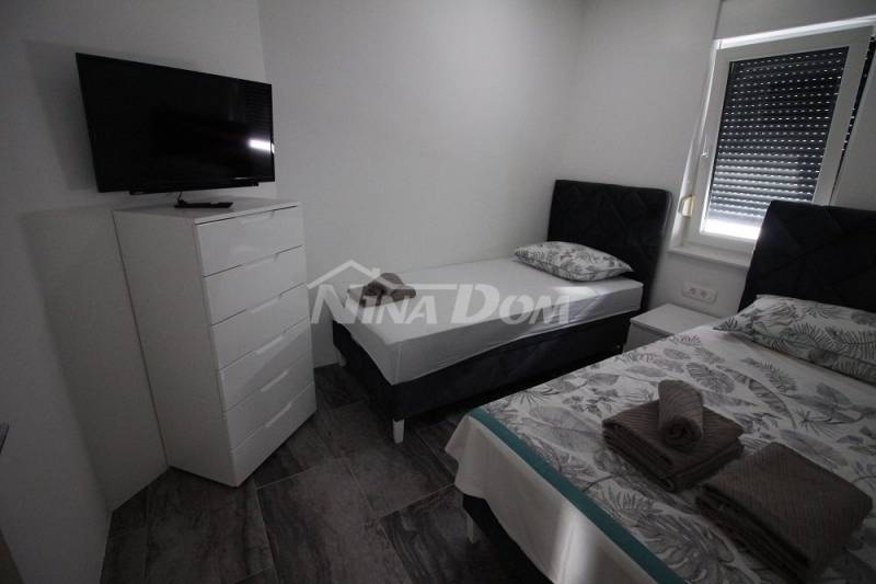 Novogradnja 4 apartmana s krovnom terasom s pogled na more - 8