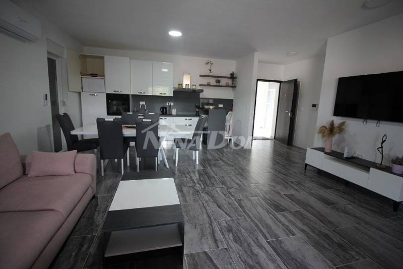 Novogradnja 4 apartmana s krovnom terasom s pogled na more - 13