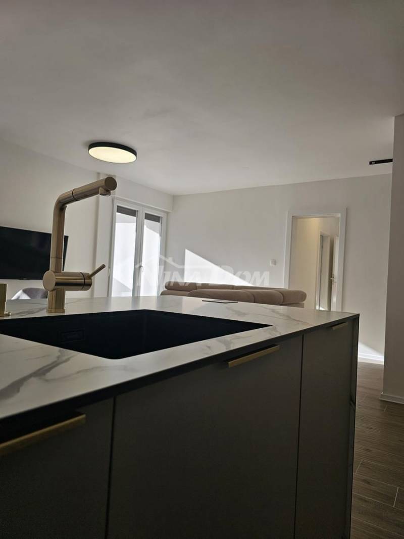 Put Petrića, renovated two-bedroom apartment on the first floor - 8