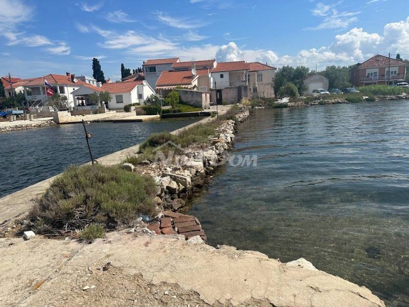 1. Row of houses Sutomišćica-Ugljan island - 1