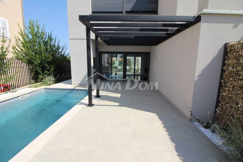 Seaside property with swimming pool and landscaped garden. - 7