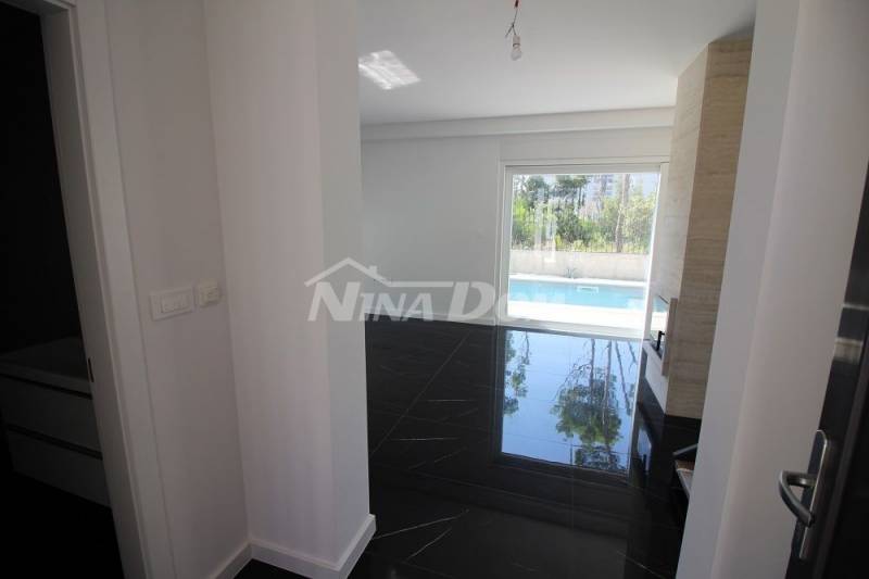 Seaside property with swimming pool and landscaped garden. - 3