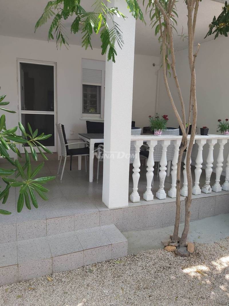 Property with 2 apartments, close to the beach, shops, cafes - 3