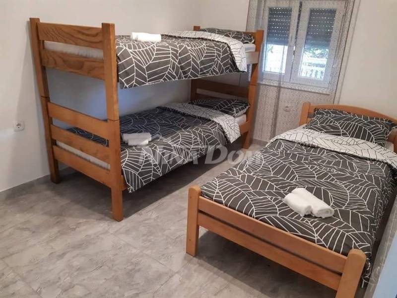 Kuća dvojnica s dva uređena apartmana - 14