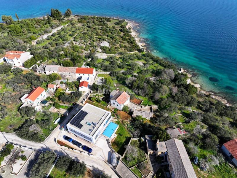 Luksuzna vila na mirnoj lokaciji otok Ugljan - 1