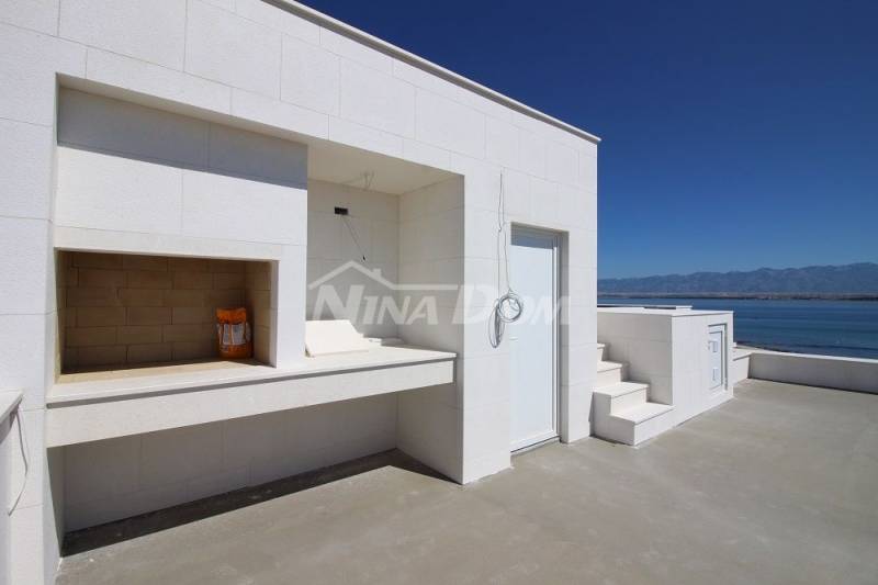 Villa near the sea, with a pool on the ground floor and on the roof terrace. - 1