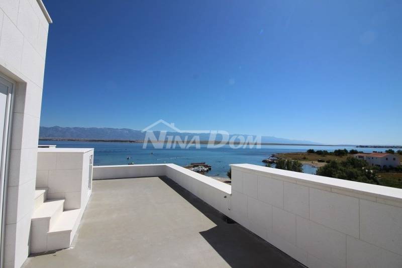 Villa near the sea, with a pool on the ground floor and on the roof terrace. - 2