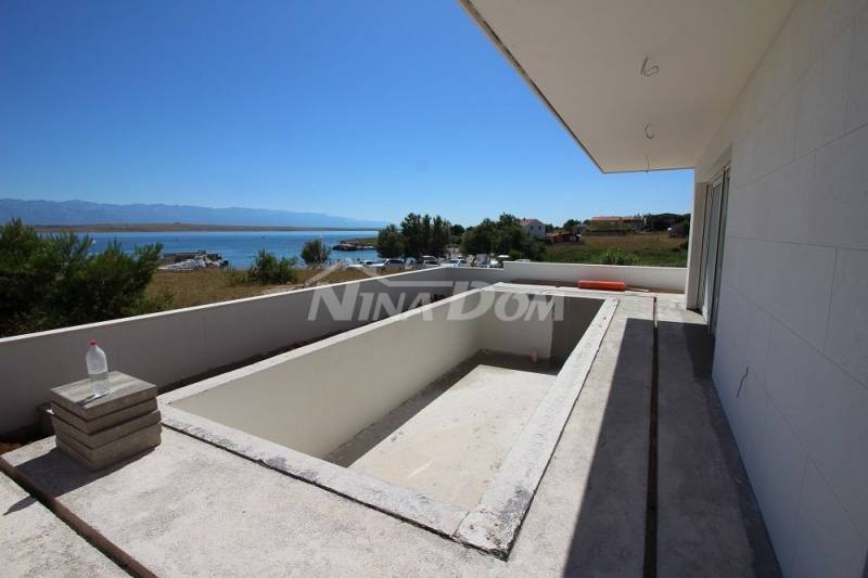 Villa near the sea, with a pool on the ground floor and on the roof terrace. - 7