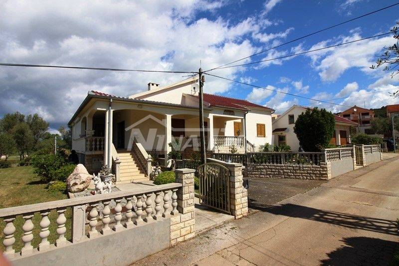 Sukošan family house, large yard - 9