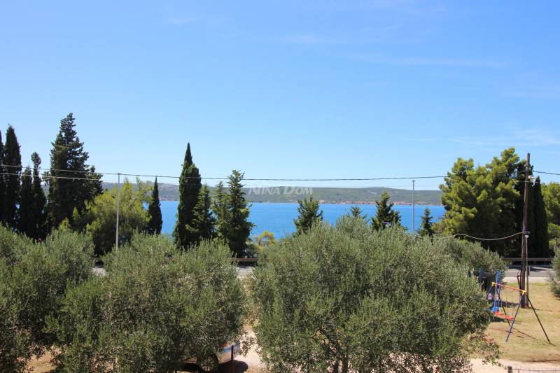 A house with two separate apartments and a panoramic view of the sea in Sv. Peter - 1