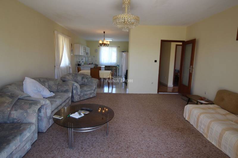 A house with two separate apartments and a panoramic view of the sea in Sv. Peter - 4