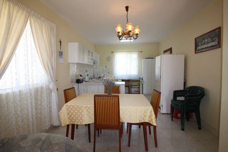 A house with two separate apartments and a panoramic view of the sea in Sv. Peter - 5