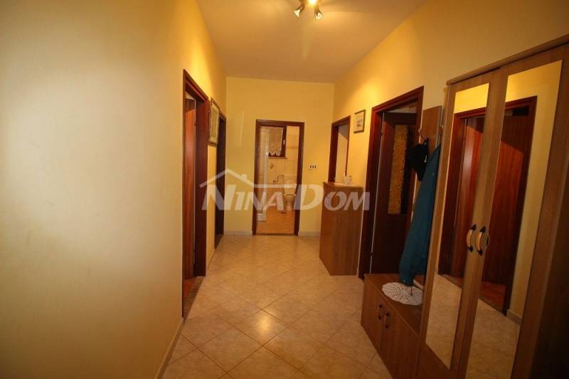 Center of the island of Vir, spacious garden, two three-room apartments, garage - 7