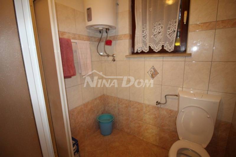 Center of the island of Vir, spacious garden, two three-room apartments, garage - 9