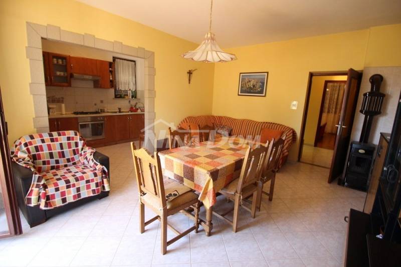 Center of the island of Vir, spacious garden, two three-room apartments, garage - 11