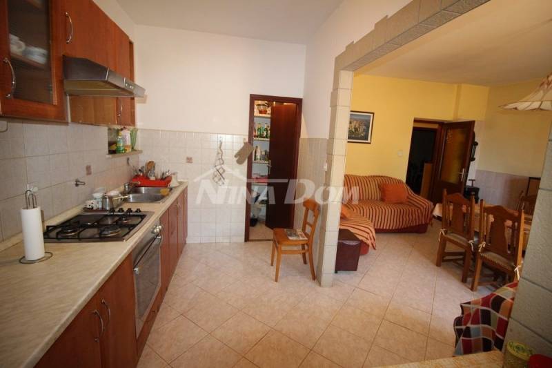 Center of the island of Vir, spacious garden, two three-room apartments, garage - 13