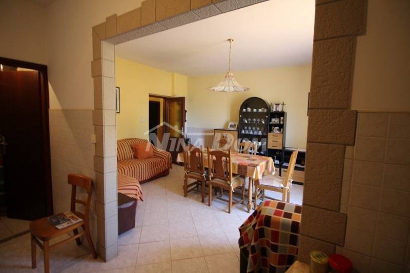 Center of the island of Vir, spacious garden, two three-room apartments, garage - 14