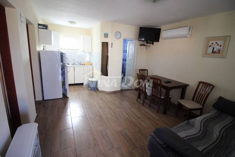 Rodinný dom s dvoma samostatnými apartmánmi s krásnou záhradou - 7