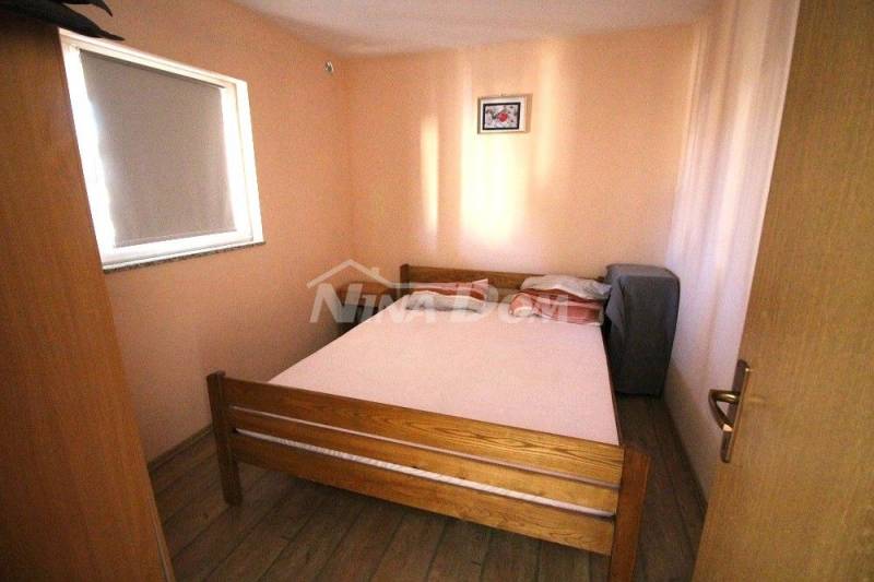 Rodinný dom s dvoma samostatnými apartmánmi s krásnou záhradou - 8