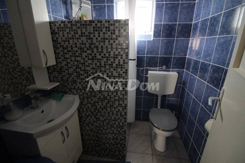 Rodinný dom s dvoma samostatnými apartmánmi s krásnou záhradou - 11