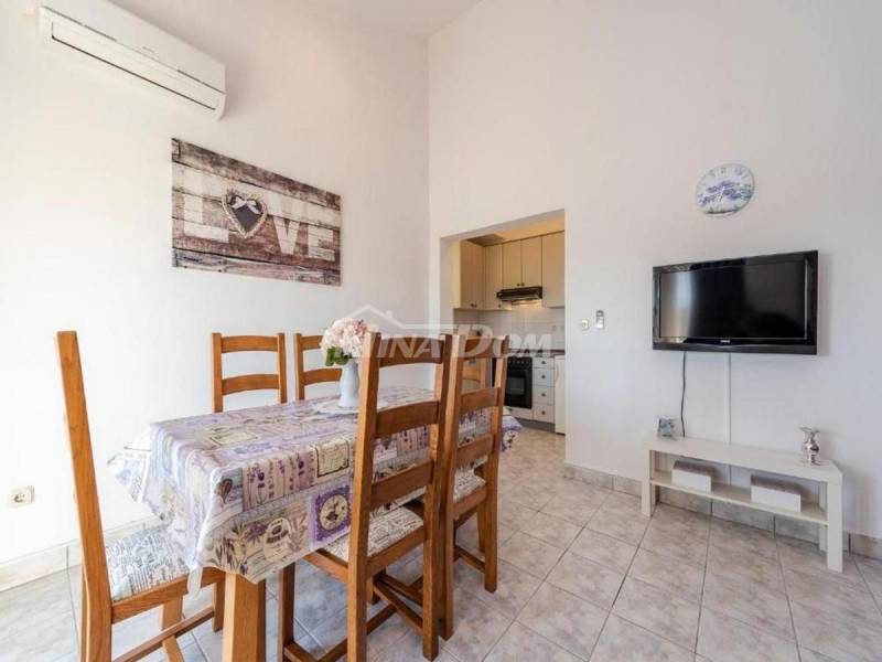 APARTMANSKA KUĆA - 150 M OD MORA - 3 APARTMANA - 9