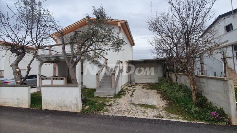 House with garage, south side of the island of Vir. 160 from the sea - 2