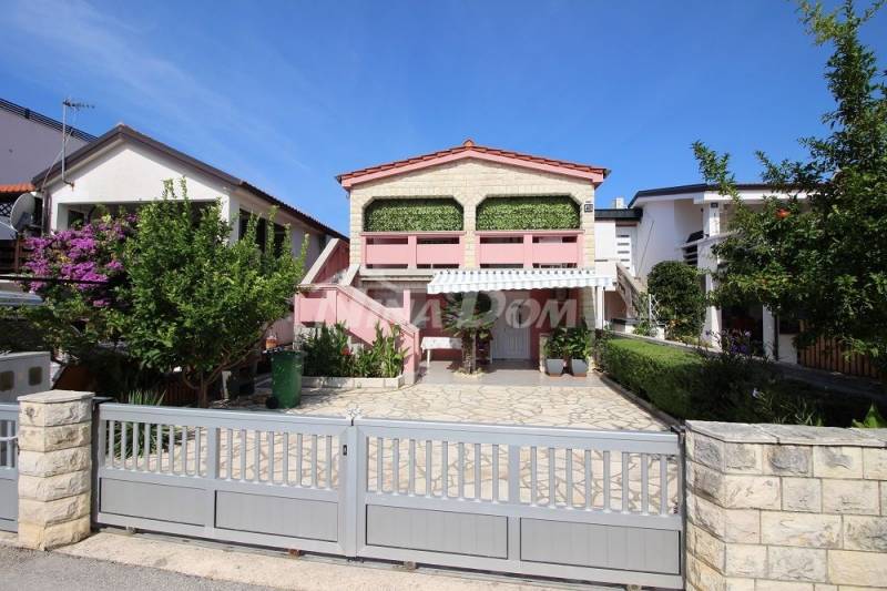 Samostojeća kuća južna strana s dva apartmana - 3