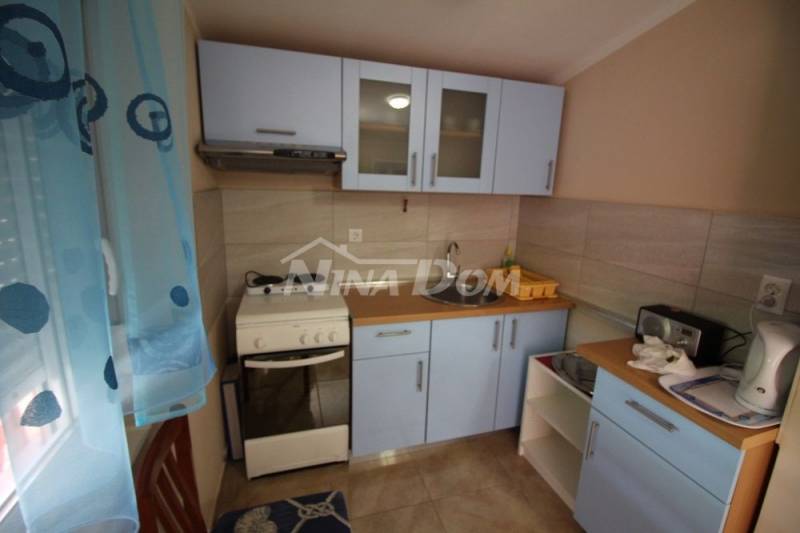 Samostojeća kuća južna strana s dva apartmana - 14