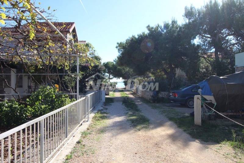 South side of the island of Vir 80 meters. to the sea, real estate for investment - 4