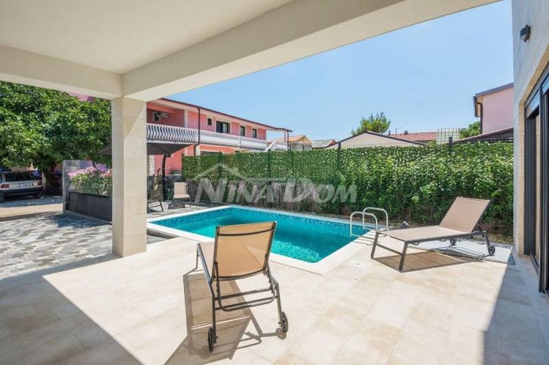 Detached property with swimming pool 400 meters from the sea. - 10