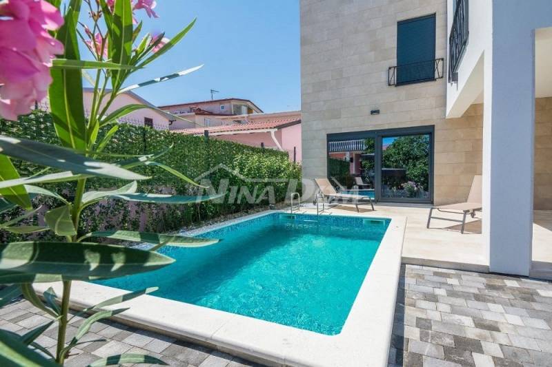 Detached property with swimming pool 400 meters from the sea. - 13