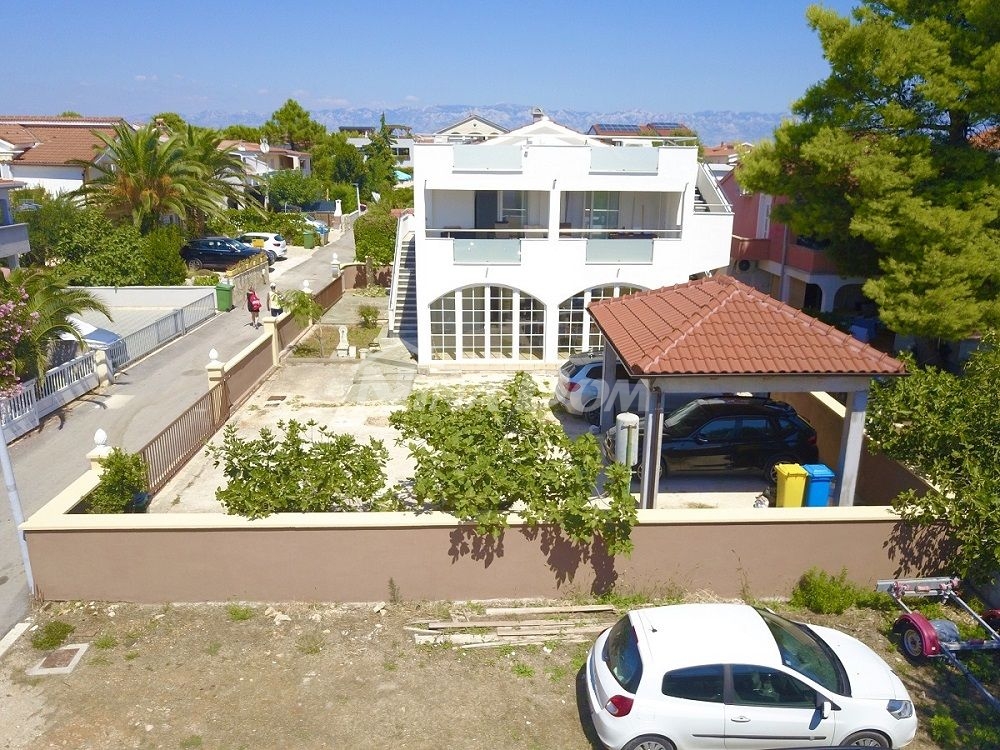 Detached house 85 meters. to the sea, the southern side of the island of Vir. 