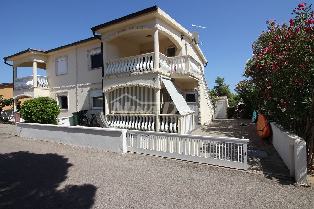 South side of the island of Vir, apartment on the ground floor.