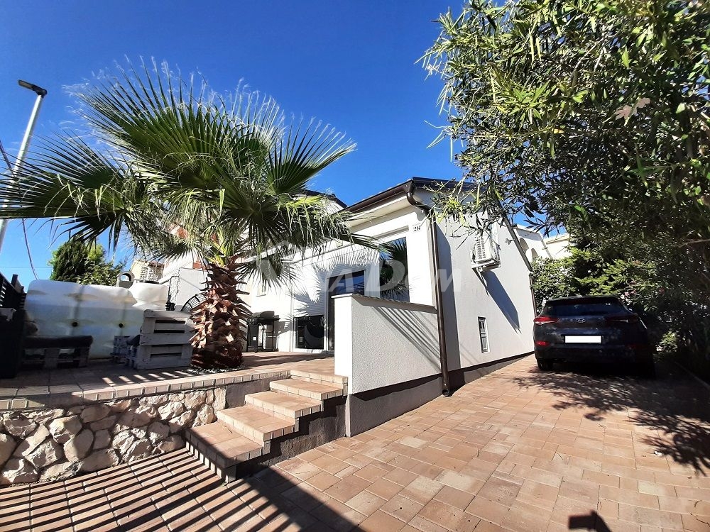 Renovated one-story house with garden