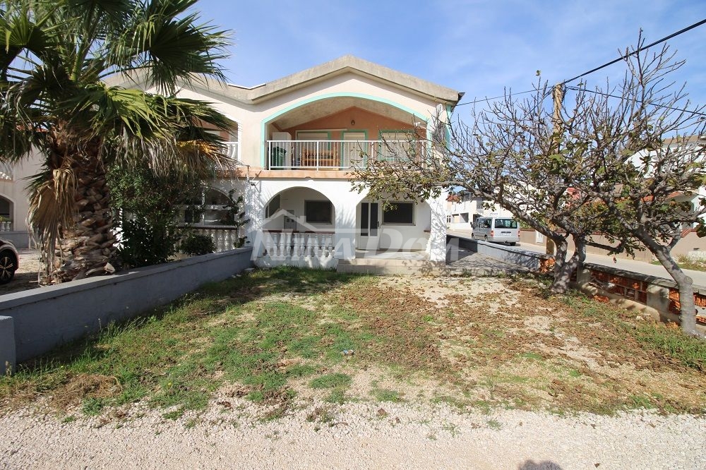 Ground floor apartment with a large terrace